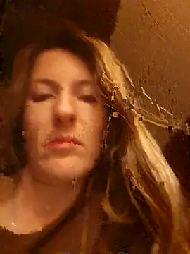 Snapshot of EiraYanovich chatting on 11.30.25 EiraYanovich online show from 11.30.25