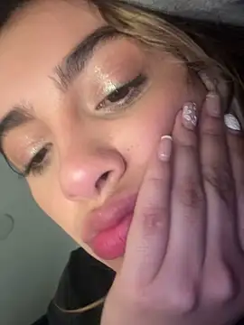 Snapshot of Julieta-8 chatting on 12.21.25 Julieta-8 online show from 12.21.25