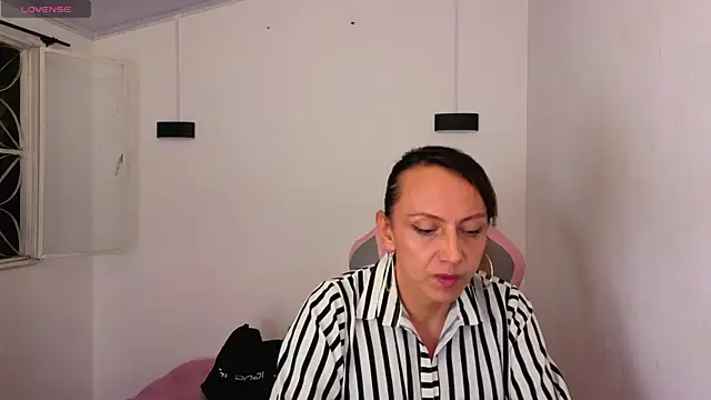 Ivonne ferrer   online show from 12.02.25