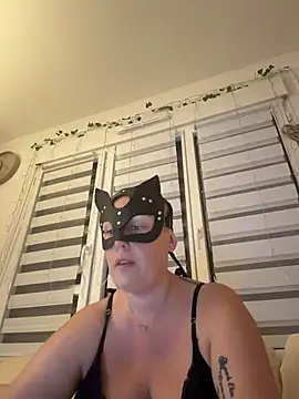 Snapshot of bellavelours chatting on 06.25.26 bellavelours online show from 06.25.26