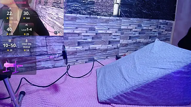 emma petit07 online show from 12.18.25