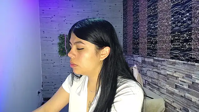 emma petit07 online show from 12.19.25