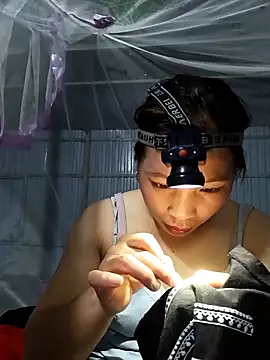 Snapshot of Evelyn-n chatting on 12.20.25 Evelyn-n online show from 12.20.25