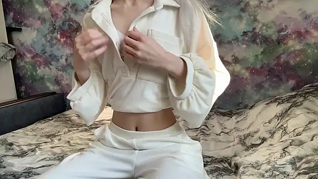 Snapshot of CelenFomes chatting on 02.18.26 CelenFomes online show from 02.18.26