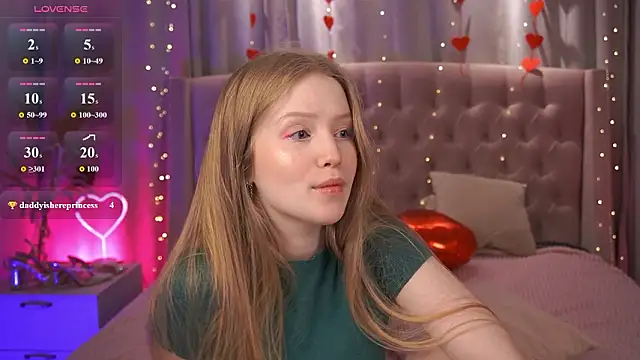 Snapshot of LilianHoward chatting on 02.12.26 LilianHoward online show from 02.12.26