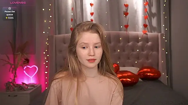 Snapshot of LilianHoward chatting on 02.13.26 LilianHoward online show from 02.13.26