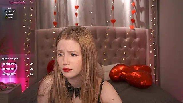 Snapshot of LilianHoward chatting on 02.14.26 LilianHoward online show from 02.14.26