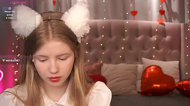 Snapshot of LilianHoward chatting on 02.15.26 LilianHoward online show from 02.15.26