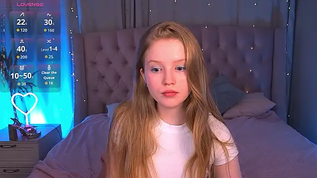 Snapshot of LilianHoward chatting on 03.19.26 LilianHoward online show from 03.19.26