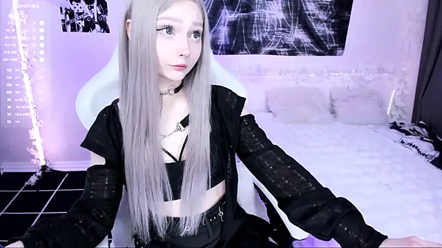 Snapshot of lyric4 chatting on 03.03.26 lyric4 online show from 03.03.26