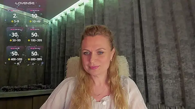 Snapshot of LanaLight_x chatting on 06.06.26 LanaLight x online show from 06.06.26
