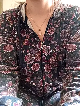 gatitachula93 online show from 04.17.26