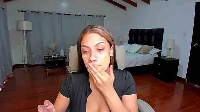 Snapshot of Zara_Wolf_ chatting on 12.20.25 Zara Wolf online show from 12.20.25