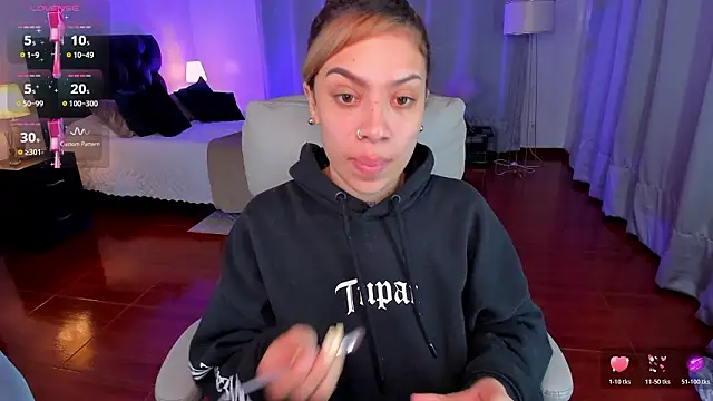 Snapshot of Zara_Wolf_ chatting on 02.04.26 Zara Wolf online show from 02.04.26