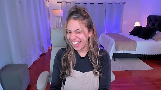 Snapshot of Zara_Wolf_ chatting on 02.12.26 Zara Wolf online show from 02.12.26