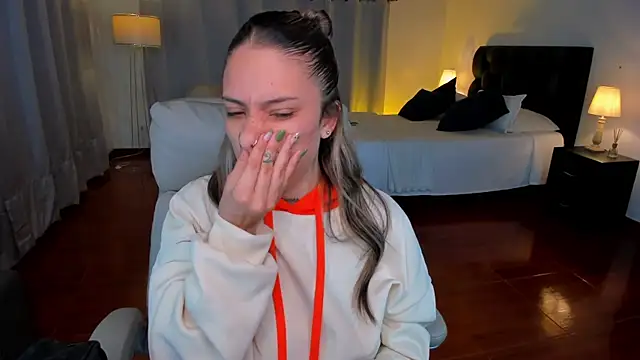 Snapshot of Zara_Wolf_ chatting on 02.22.26 Zara Wolf online show from 02.22.26