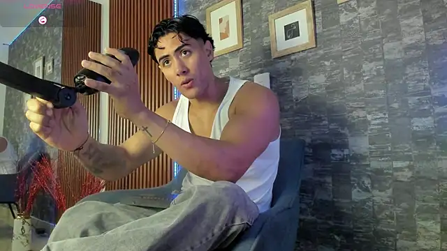 Snapshot of Tayler_Cross chatting on 01.14.26 Tayler Cross online show from 01.14.26