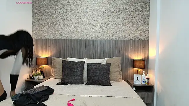 nicol alvarez online show from 01.11.26