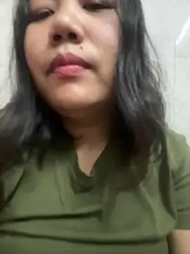 Snapshot of kukunightgirl chatting on 12.21.25 kukunightgirl online show from 12.21.25