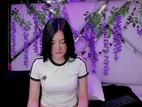 Snapshot of liinzy_rouse69 chatting on 01.14.26 liinzy rouse69 online show from 01.14.26