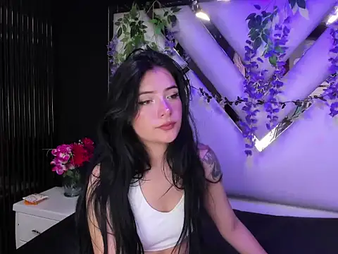 Snapshot of liinzy_rouse69 chatting on 02.21.26 liinzy rouse69 online show from 02.21.26