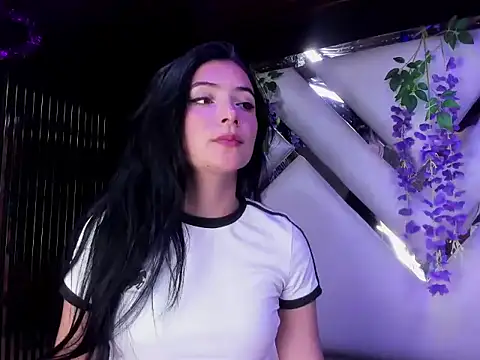 Snapshot of liinzy_rouse69 chatting on 02.28.26 liinzy rouse69 online show from 02.28.26