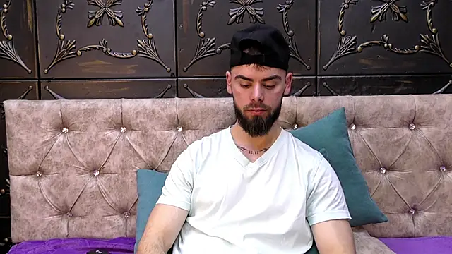 Snapshot of JeffAllann chatting on 12.03.25 JeffAllann online show from 12.03.25