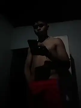 Snapshot of youngboypiss chatting on 12.20.25 youngboypiss online show from 12.20.25