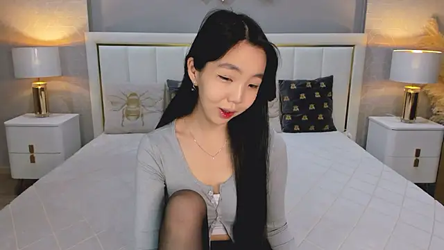 Snapshot of EMILY_GREENSON chatting on 02.14.26 EMILY GREENSON online show from 02.14.26