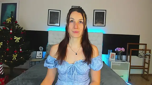 KiraNeeww online show from 01.08.26