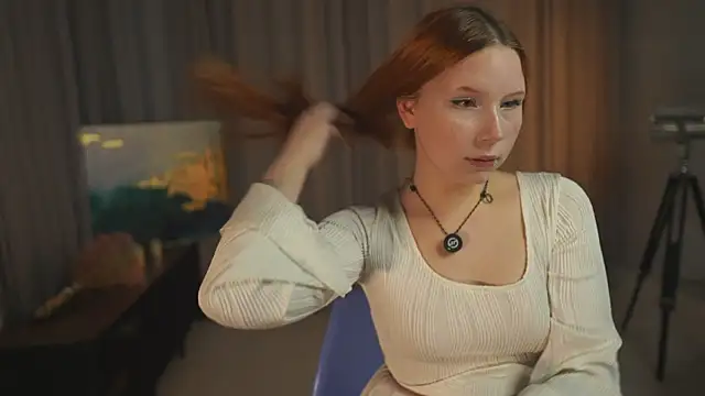 Snapshot of TarynJoice chatting on 12.17.25 TarynJoice online show from 12.17.25