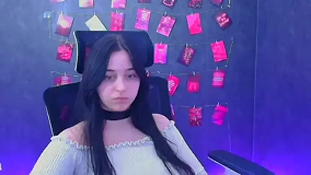 Lilu May online show from 04.04.26