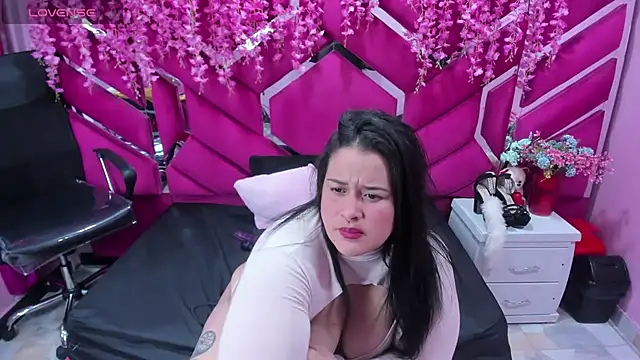 Snapshot of Atena_Glow_ chatting on 02.14.26 Atena Glow online show from 02.14.26