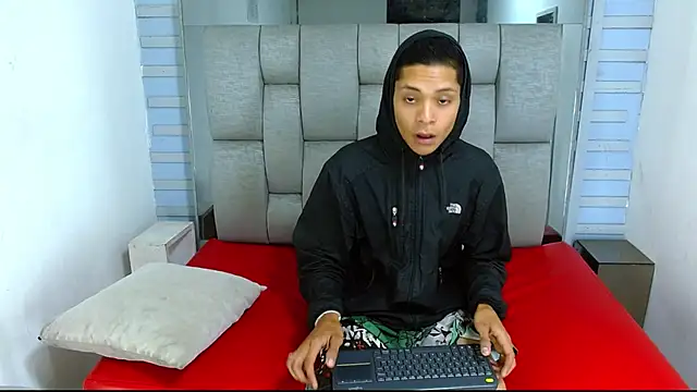 Axel Marcu online show from 12.05.25