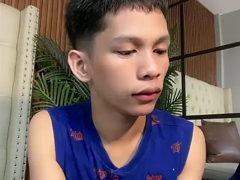 Snapshot of TheBoyAboveYou chatting on 07.04.26 TheBoyAboveYou online show from 07.04.26