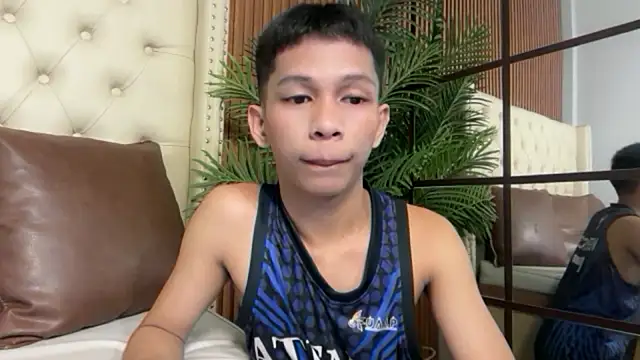 Snapshot of TheBoyAboveYou chatting on 08.04.26 TheBoyAboveYou online show from 08.04.26
