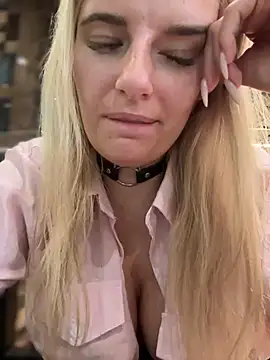 Snapshot of Betsy chatting on 12.15.24 Betsy online show from 12.15.24