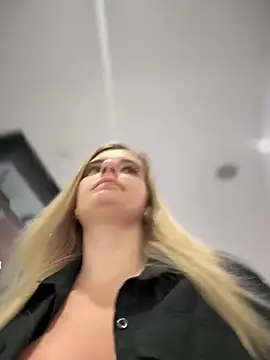 Snapshot of Betsy chatting on 02.04.25 Betsy online show from 02.04.25