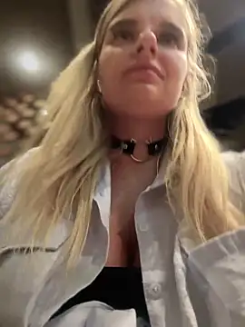 Snapshot of Betsy chatting on 02.09.25 Betsy online show from 02.09.25