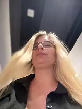 Snapshot of Betsy chatting on 02.16.25 Betsy online show from 02.16.25