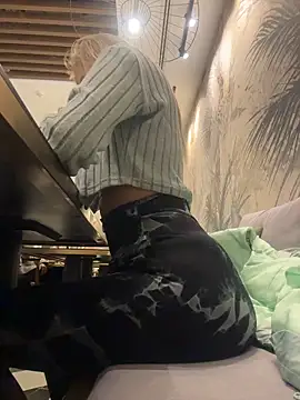 Snapshot of Betsy chatting on 12.15.25 Betsy online show from 12.15.25