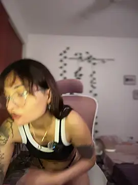 LuXarumi online show from 12.23.25