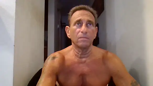 Snapshot of johnnymarino1010 chatting on 08.01.26 johnnymarino1010 online show from 08.01.26