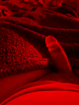 Snapshot of 2004sexy chatting on 12.03.25 2004sexy online show from 12.03.25