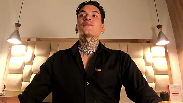 Snapshot of AlecBanne chatting on 02.03.26 AlecBanne online show from 02.03.26