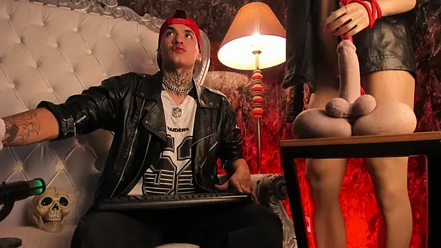 Snapshot of AlecBanne chatting on 02.26.26 AlecBanne online show from 02.26.26