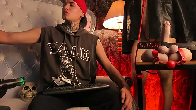 Snapshot of AlecBanne chatting on 03.02.26 AlecBanne online show from 03.02.26