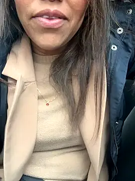 Bambolinastella online show from 12.22.25