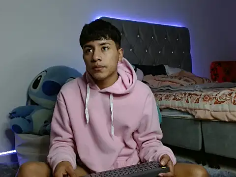 Sebas Ross04 online show from 12.14.25