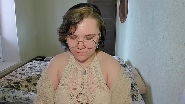 Snapshot of Lily-Violet chatting on 03.22.26 Lily-Violet online show from 03.22.26